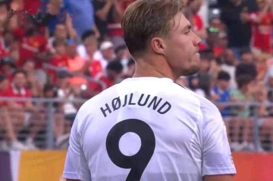 曼联欲3000万出售霍伊伦德!仍有信心9000万抢谢什科,不必先卖人筹钱